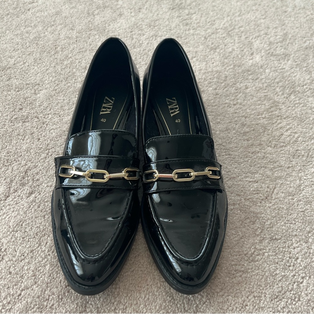 ZARA BLACK LOAFERS WITH GOLD CHAIN
